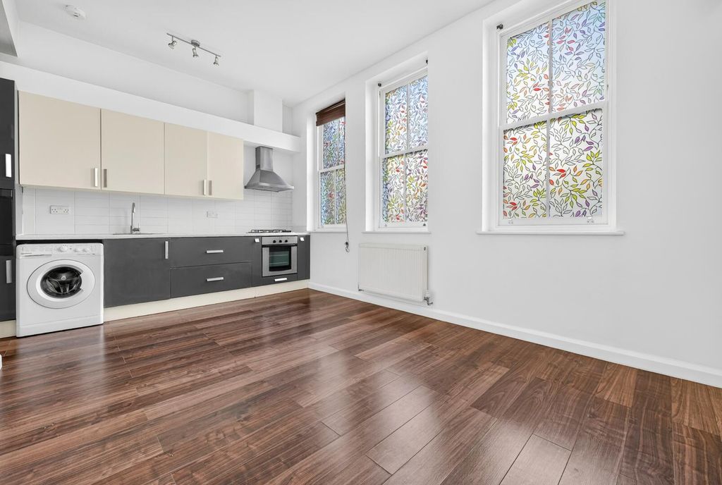 Property photo 1 of 10 Kitchen