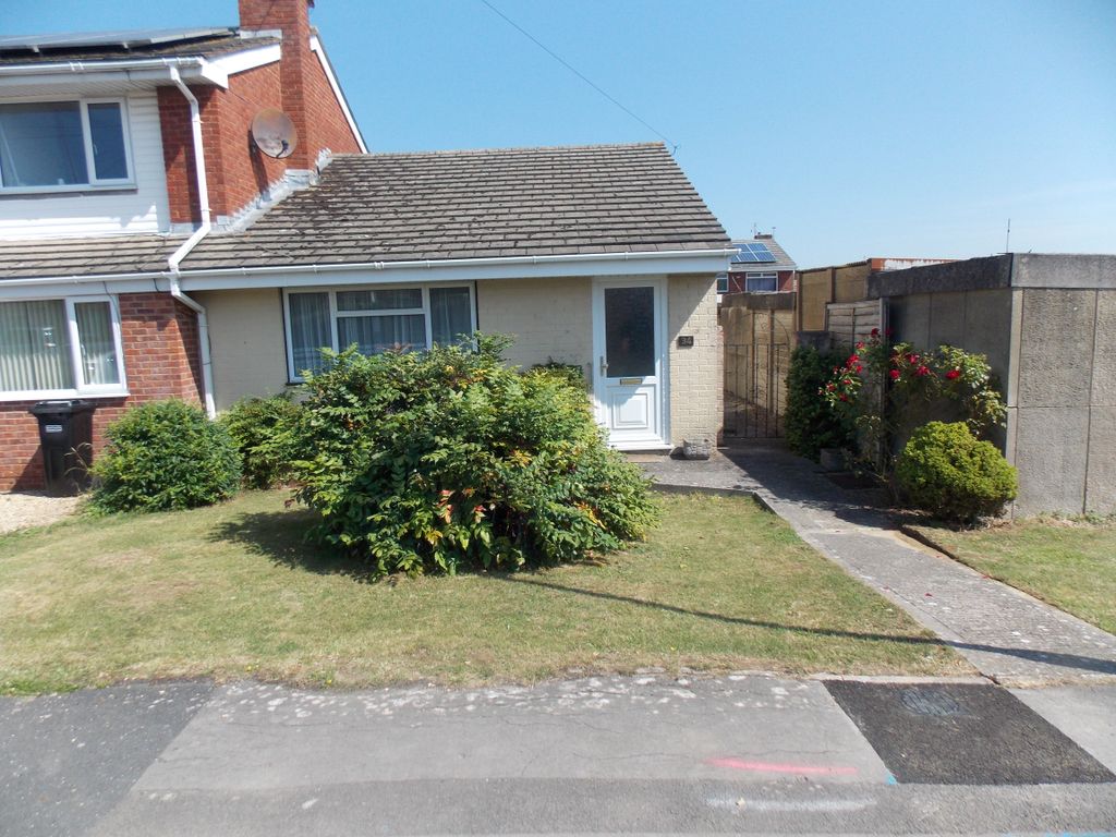 Property photo 1 of 11 Keynsham Cedar Drive 34 Front