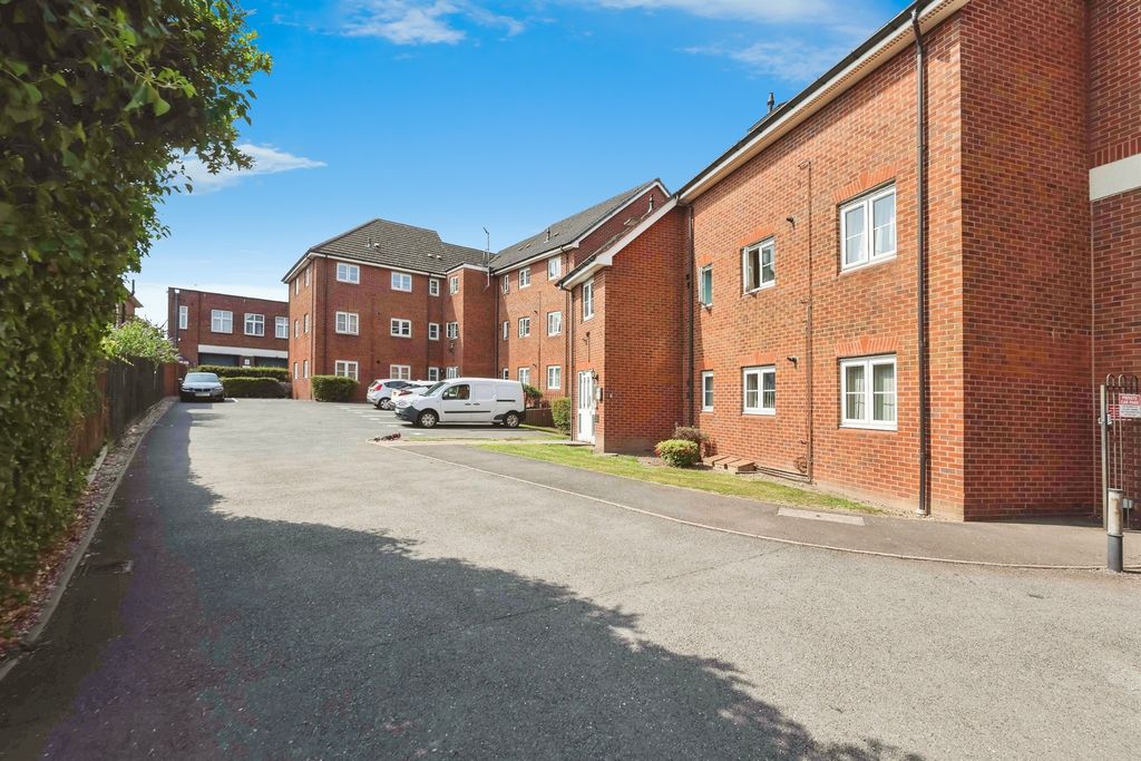 Property photo 3 of 18