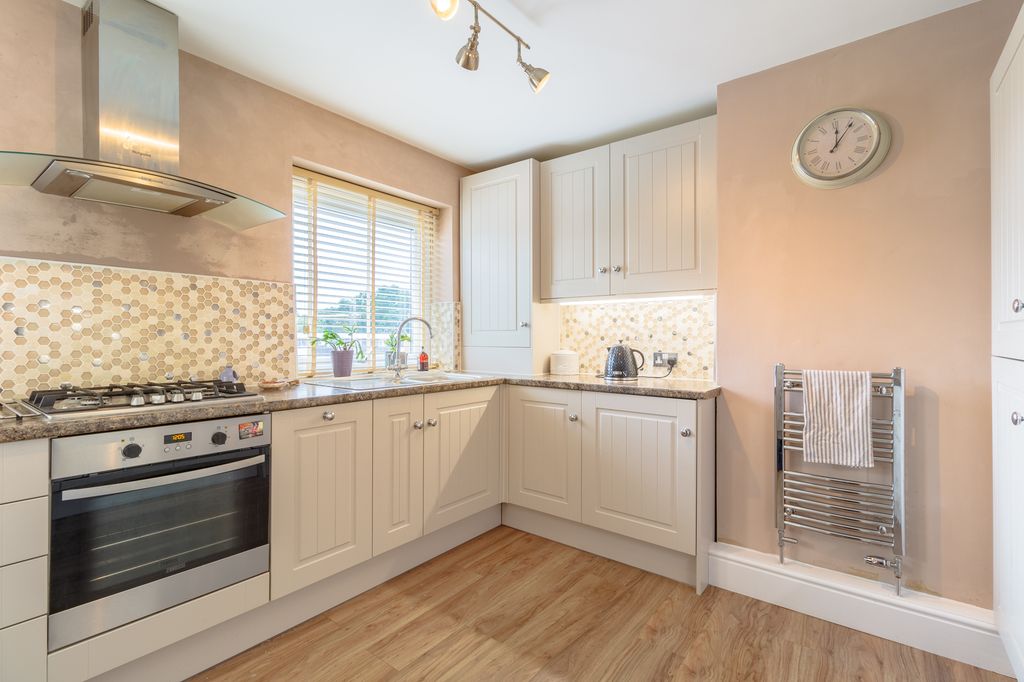 Property photo 3 of 8 15 West End Kitchen