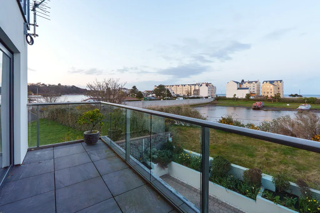 Property photo 2 of 36