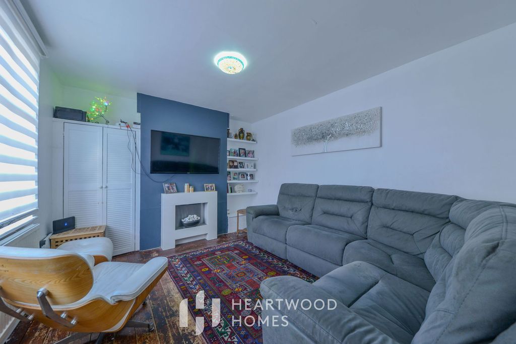 Property photo 3 of 19