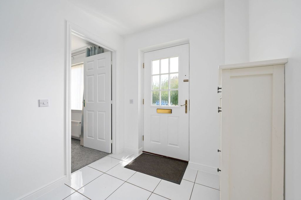 Property photo 3 of 31