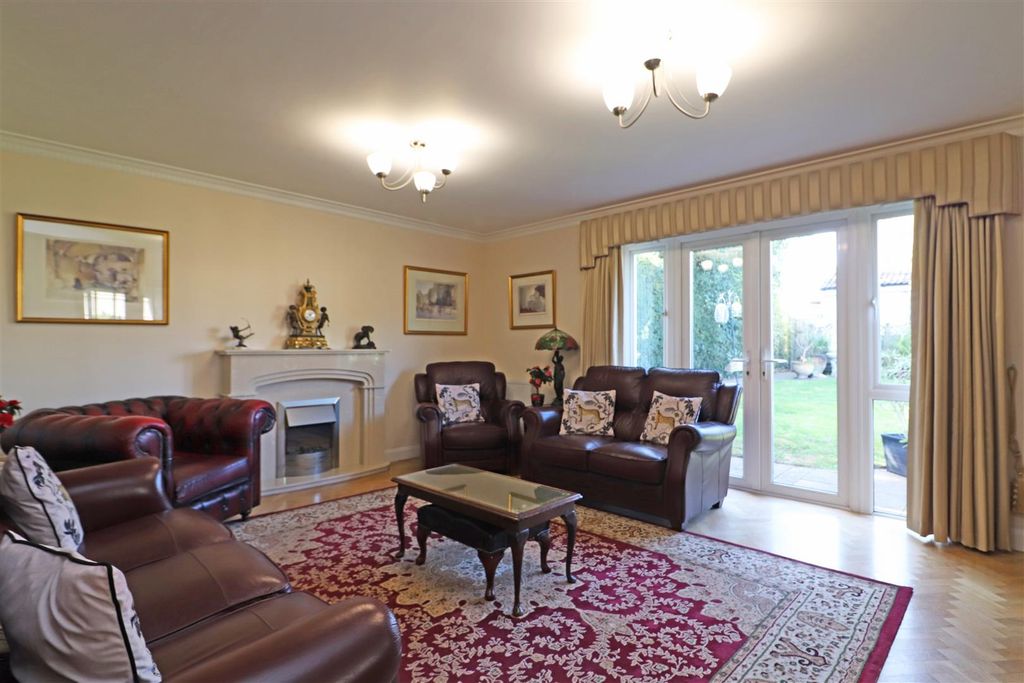 Property photo 2 of 37