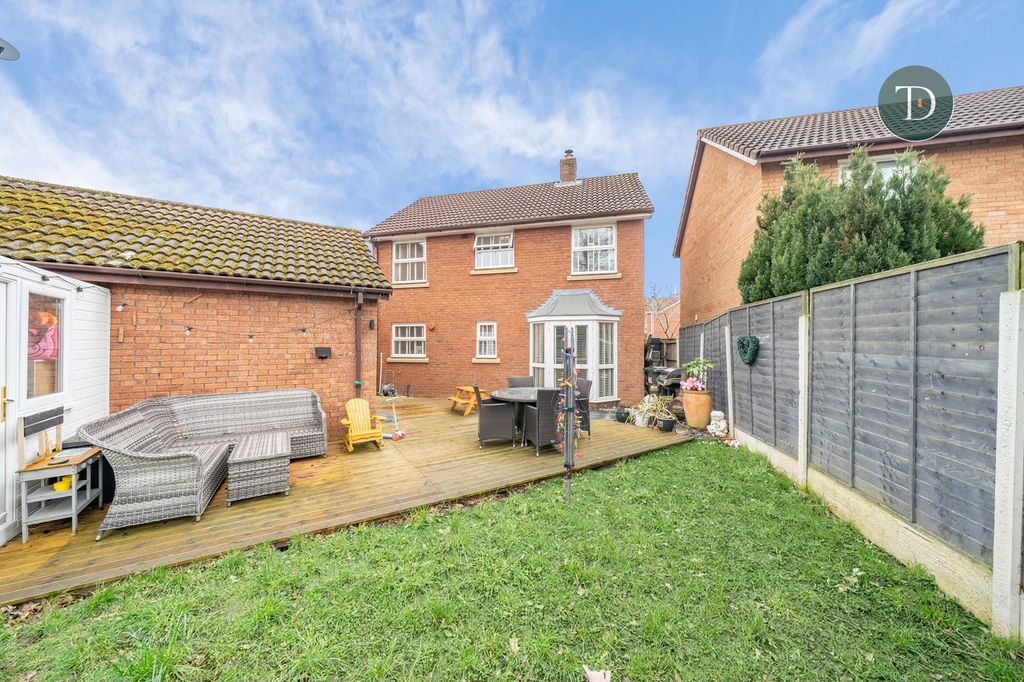 Property photo 2 of 28