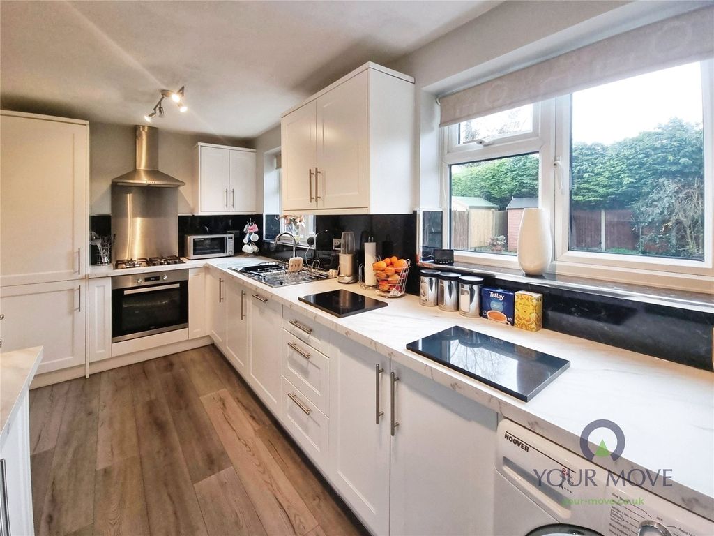 Property photo 3 of 12 Kitchen
