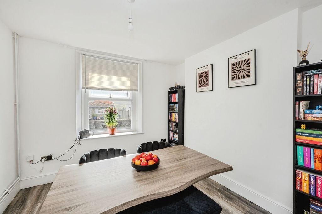 Property photo 3 of 16 Photo