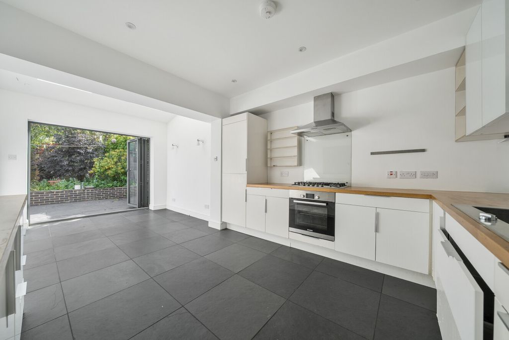 Property photo 2 of 12 1462875-6-6A0F340...