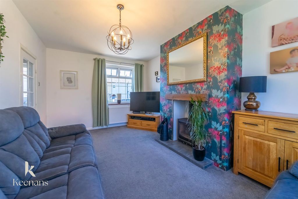 Property photo 2 of 24 Hogarth Ave (10).Jpg