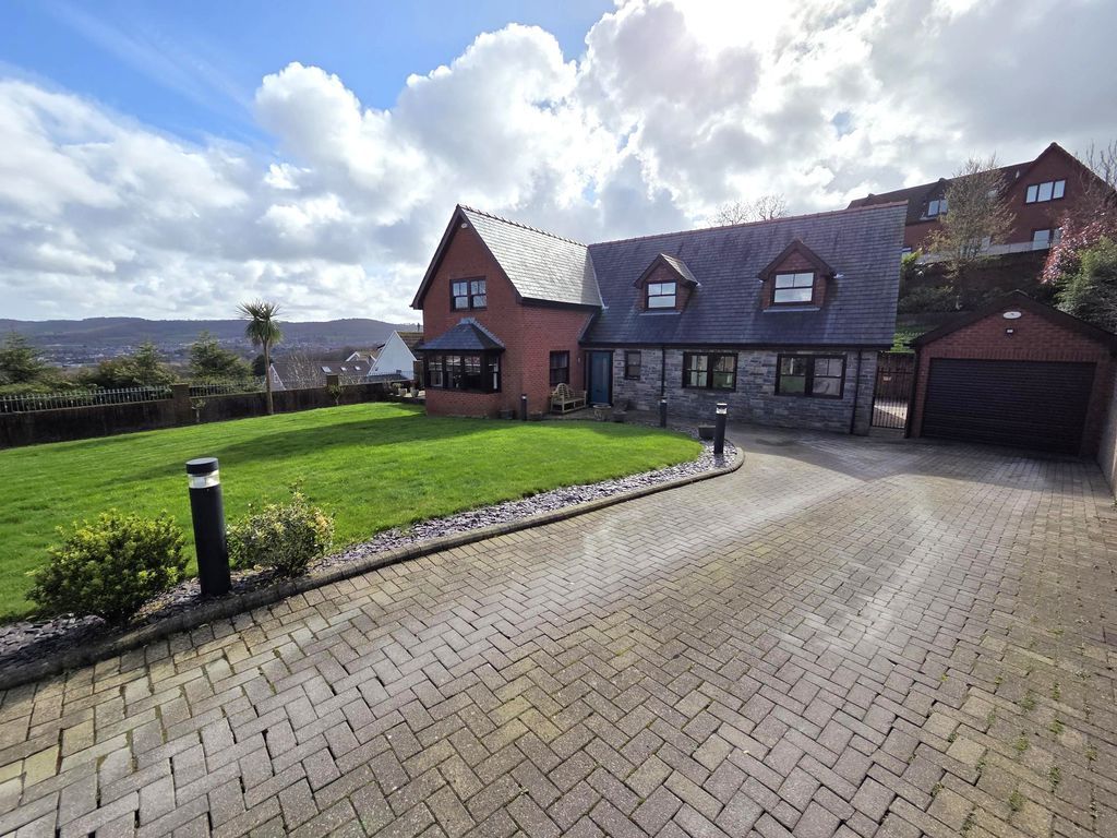 Property photo 3 of 73 Photo 72