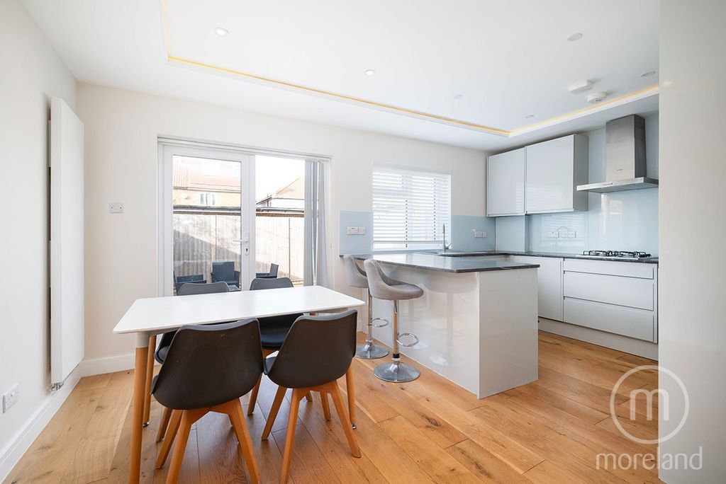 Property photo 3 of 19 4669904