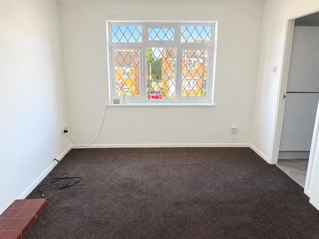Property photo 2 of 5 Living Room