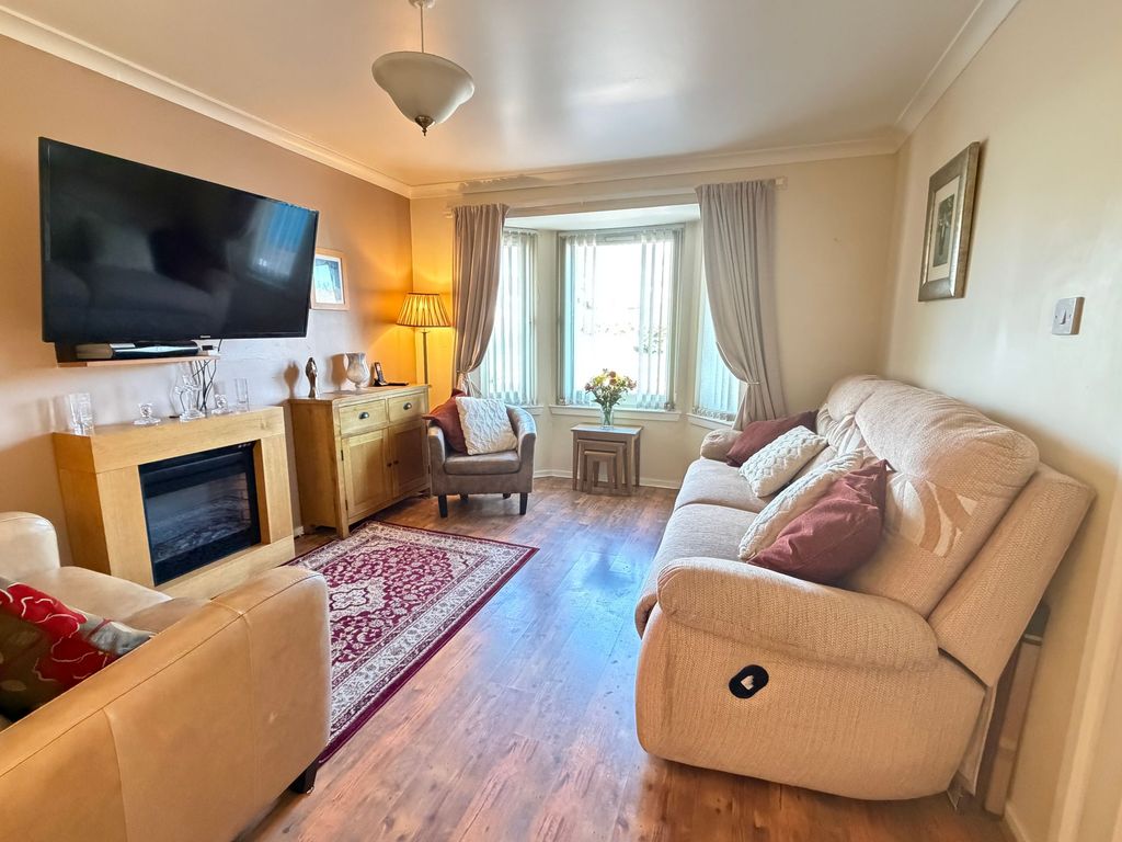 Property photo 2 of 27