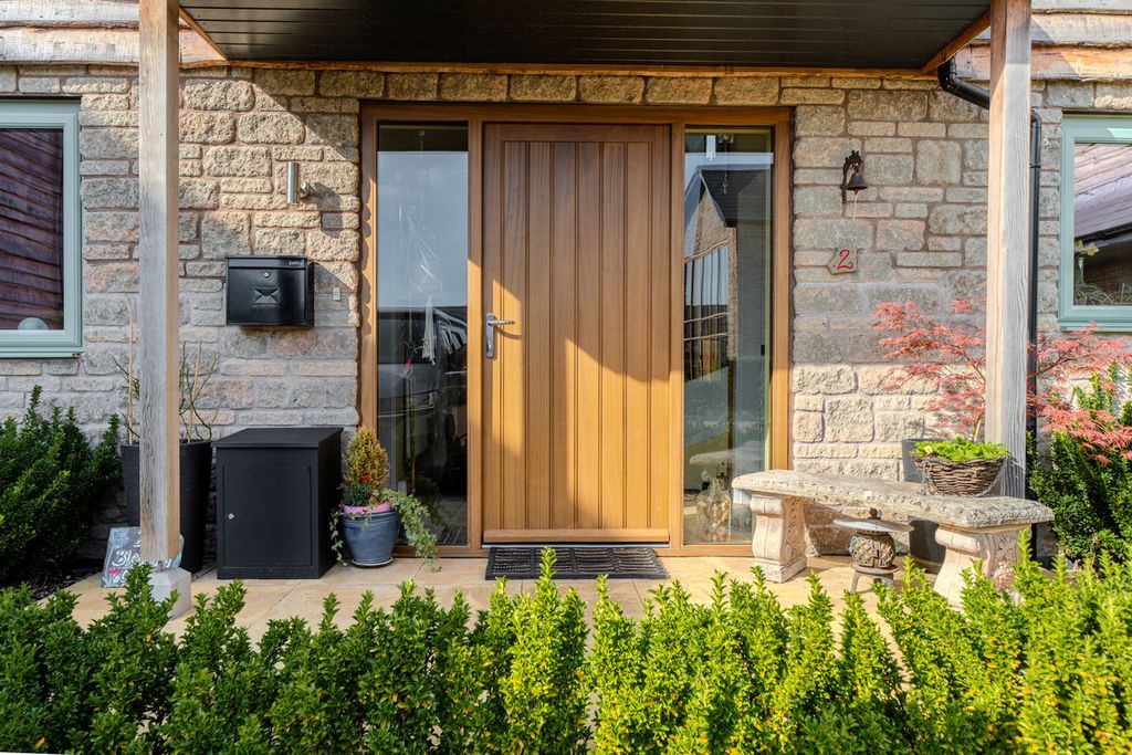 Property photo 2 of 39
