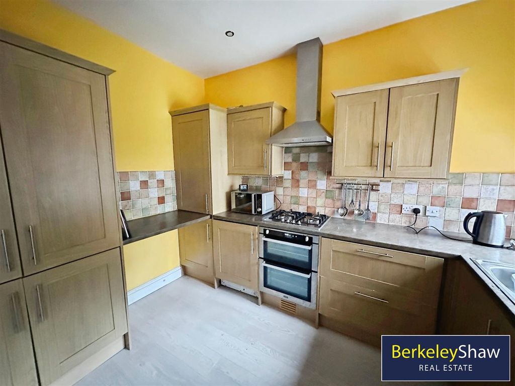 Property photo 3 of 24 Kitchen