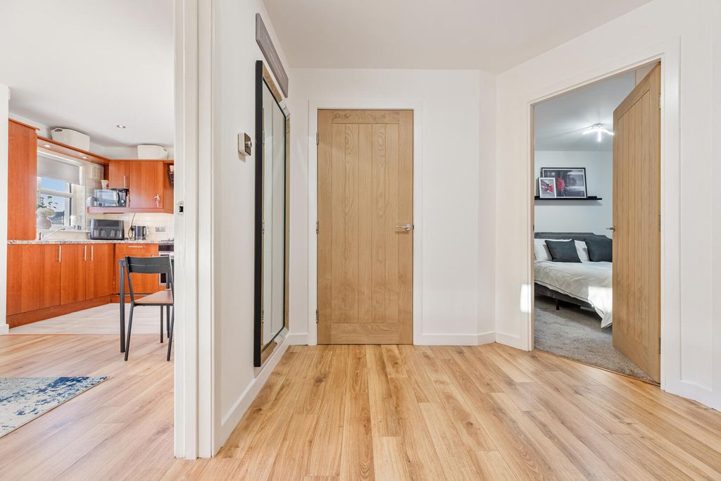 Property photo 2 of 18 Hallway