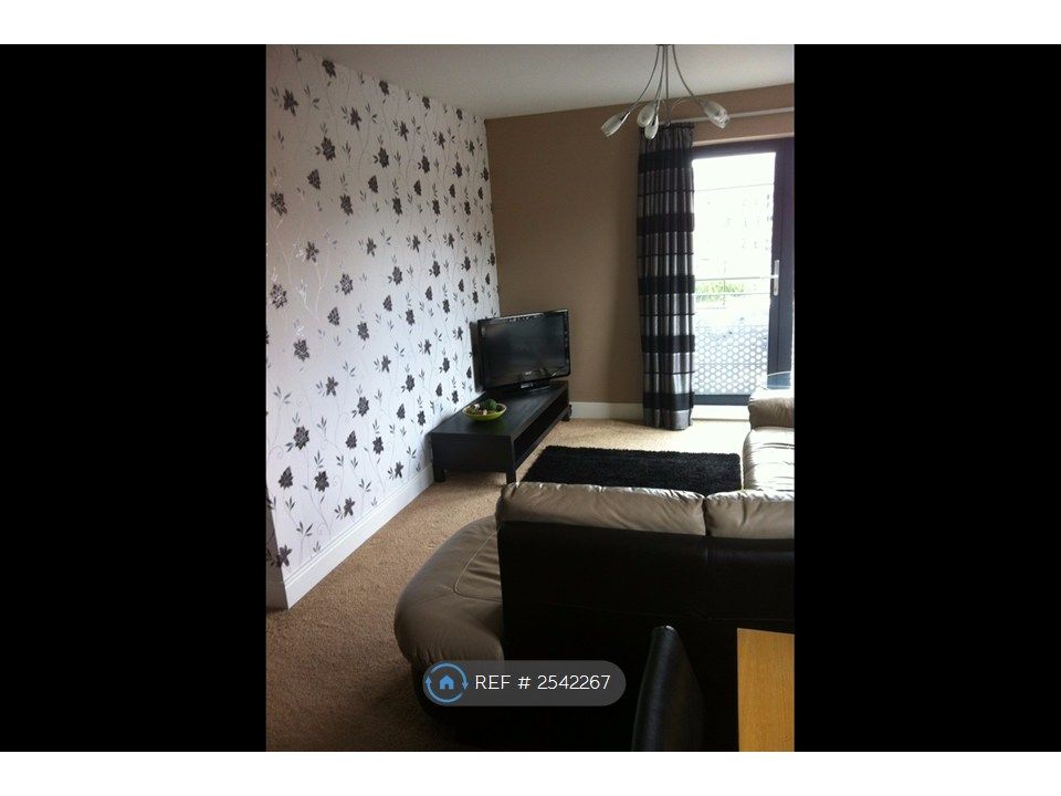 Property photo 3 of 12 Lounge