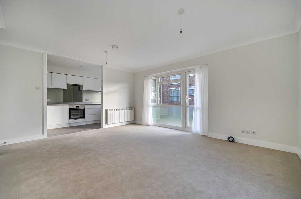 Property photo 2 of 19 1420520-9-699Dd1B...