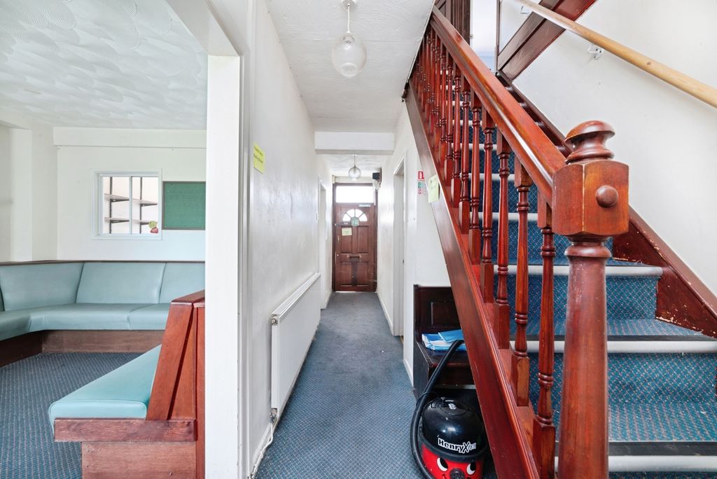 Property photo 3 of 18 Pbox-Img.Jpg