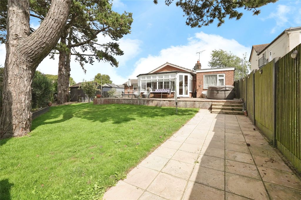 Property photo 2 of 16 Picture No. 11