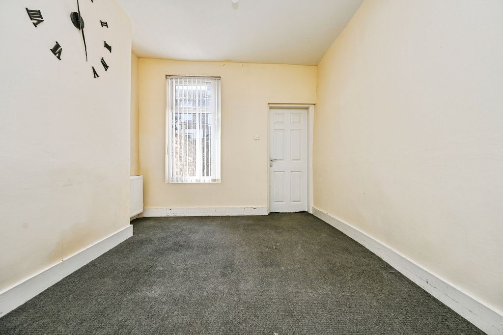 Property photo 3 of 14 Pbox-Img.Jpg