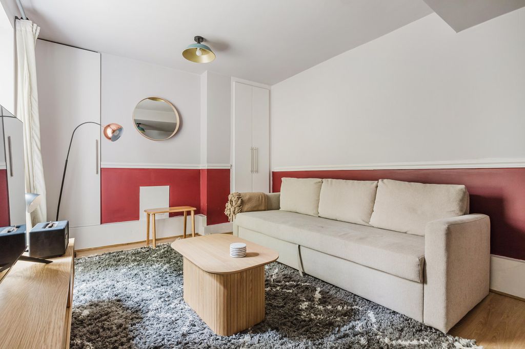 Property photo 1 of 17 Living Room