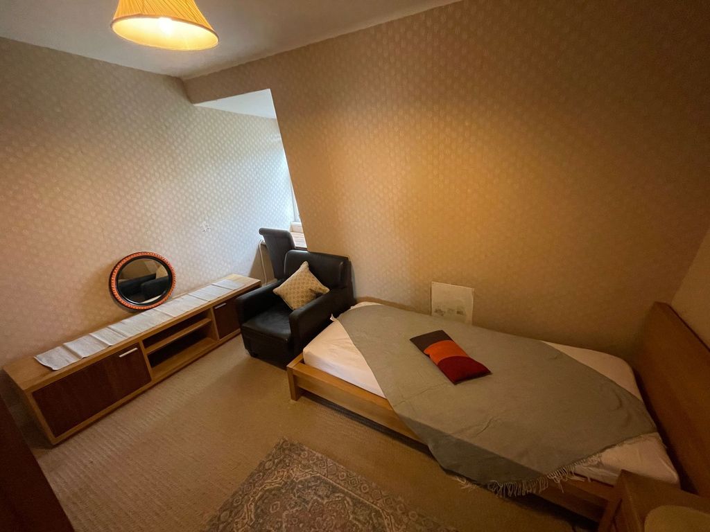 Property photo 2 of 12 A Cozy Single Bedroom Featuring A Neatly Made Bed ...