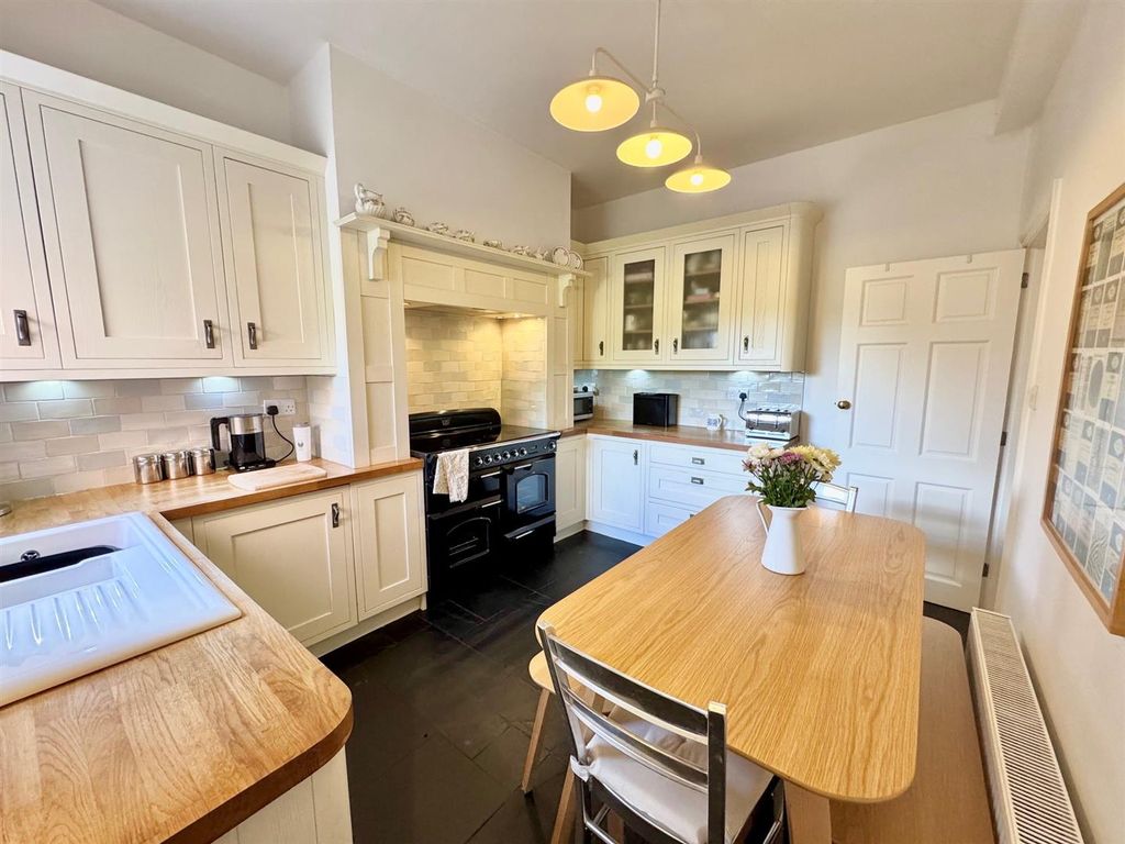 Property photo 2 of 18 Eleven.Jpg