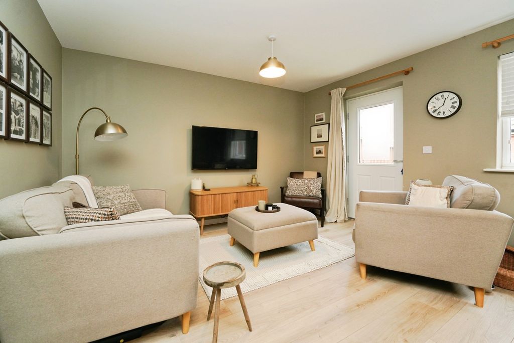 Property photo 2 of 16 Pbox-Img.Jpg