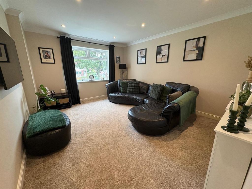 Property photo 2 of 32