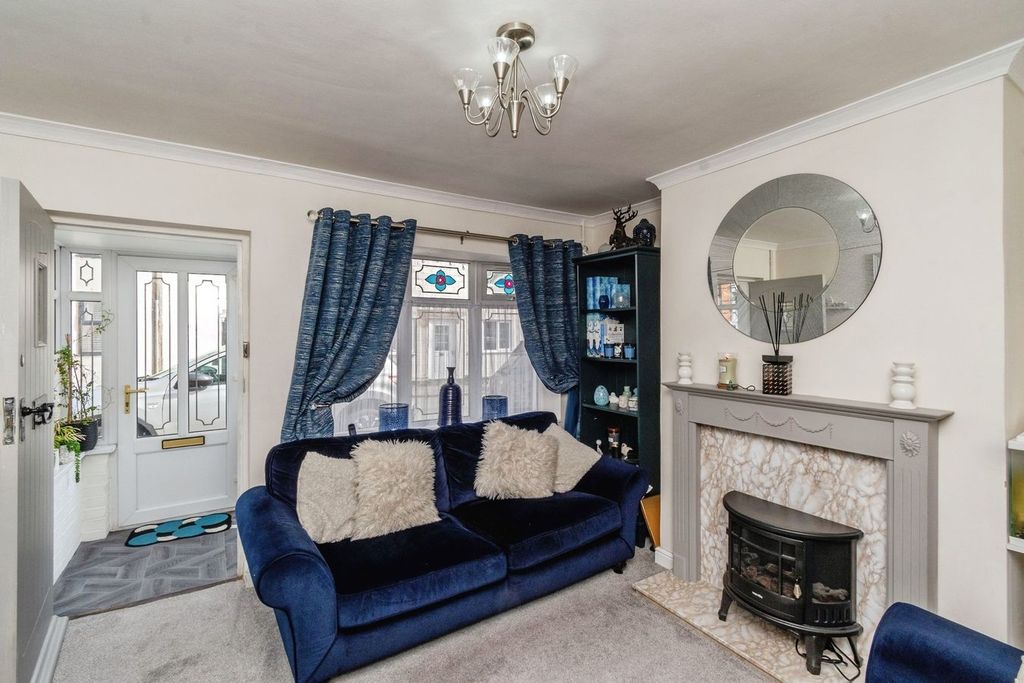 Property photo 3 of 17