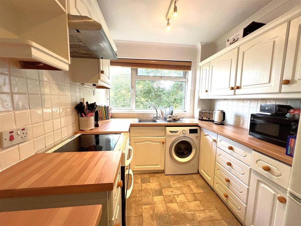 Property photo 3 of 6 Kitchen .Jpg