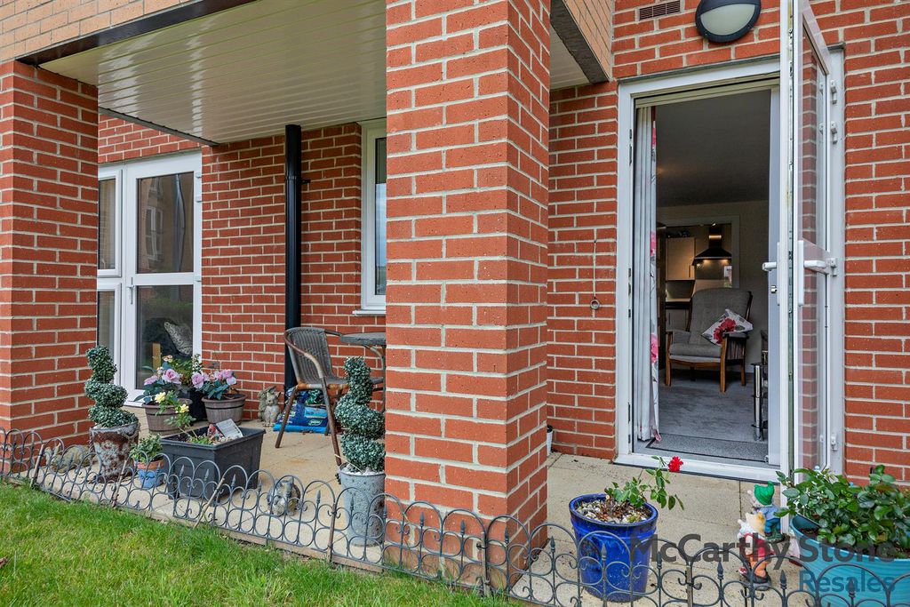 Property photo 1 of 10 8659247-Exterior01-800.Jpg