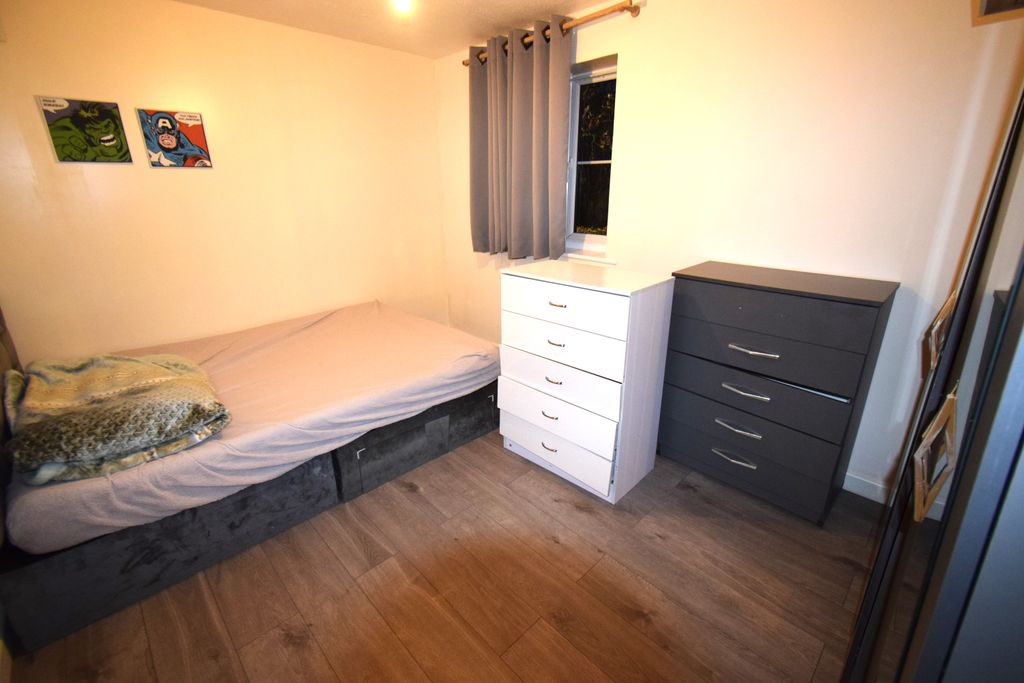 Property photo 2 of 4 Bed Room