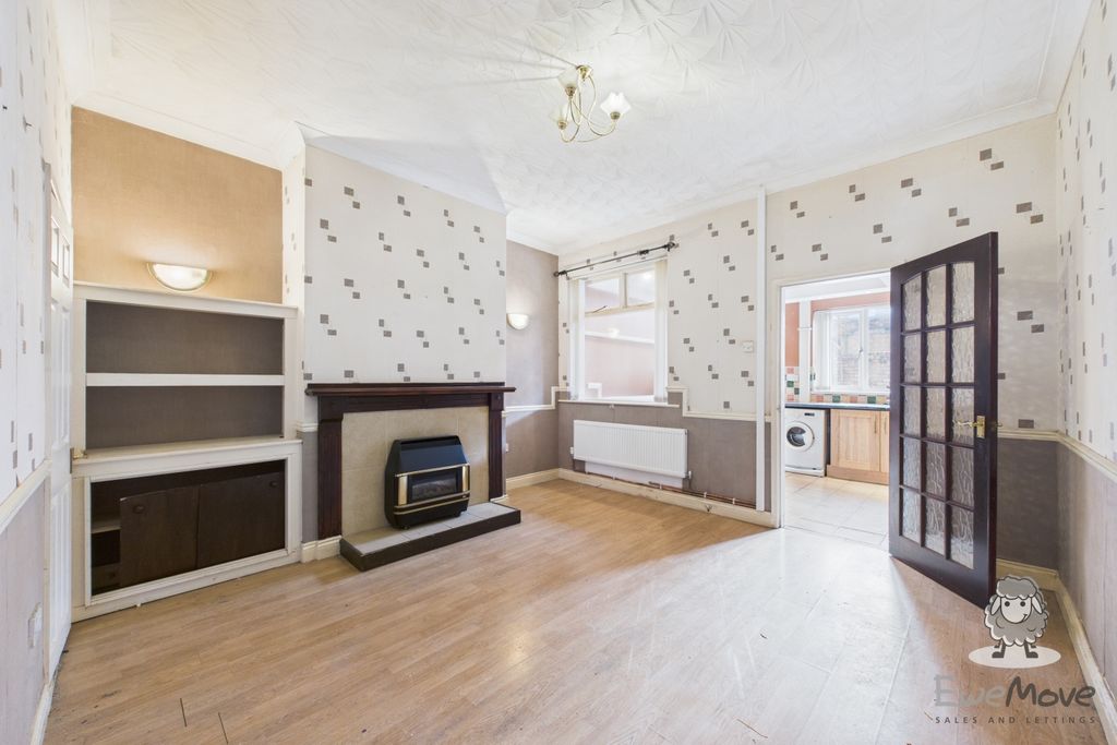 Property photo 3 of 11 9