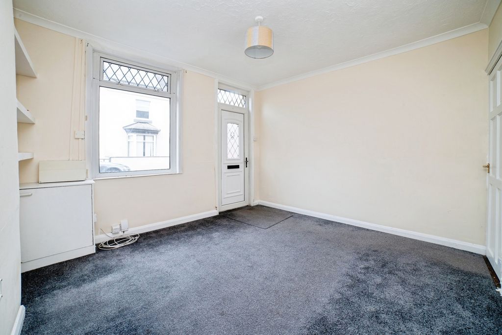 Property photo 3 of 16 Pbox-Img.Jpg