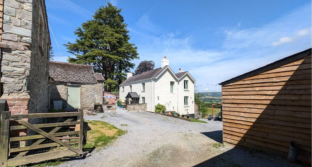 Property photo 1 of 41 Picture No. 49