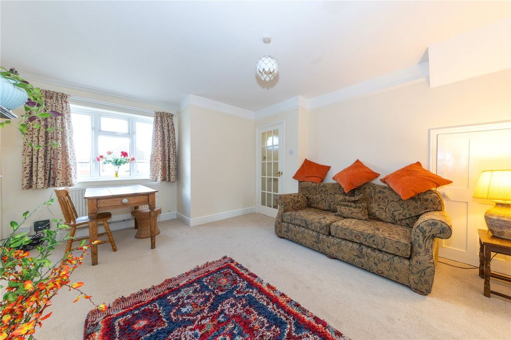 Property photo 3 of 12 Lounge/Diner