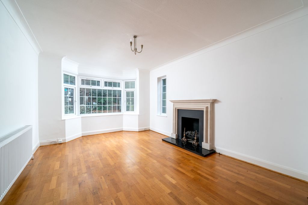 Property photo 2 of 27