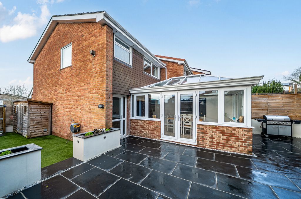 Property photo 1 of 18 1404101-22-698B31...