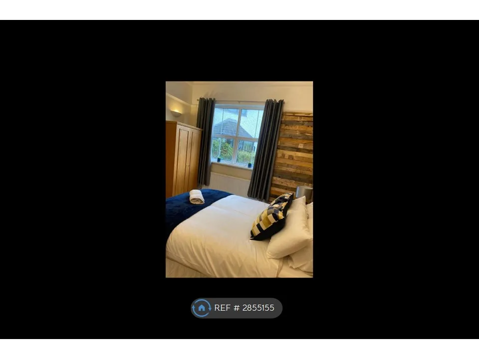 Apartment in Swansea, Uplands - More
