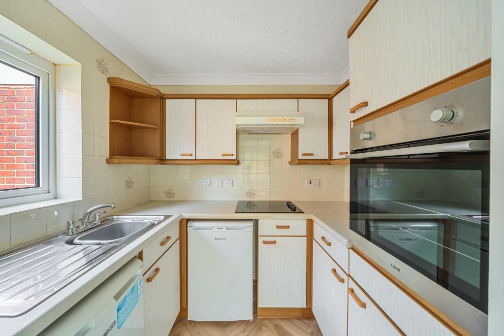 Property photo 3 of 10 Kitchen