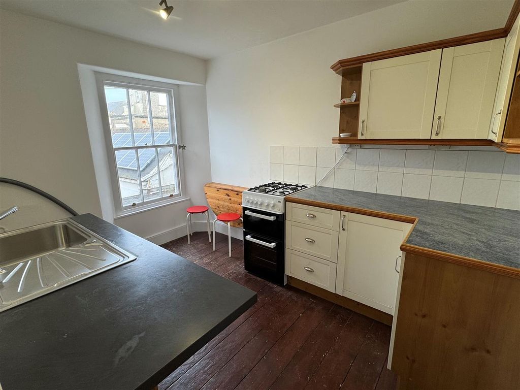 Property photo 3 of 10 1 Chapel Hill Kitchen