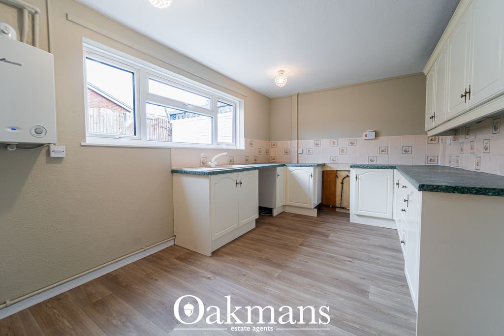 Property photo 3 of 11 Kitchen