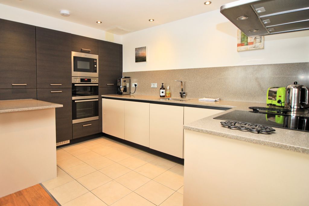 Property photo 3 of 16 Kitchen