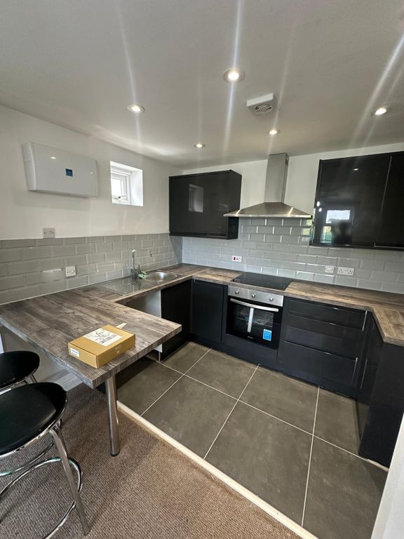 Property photo 3 of 8 Photo 2