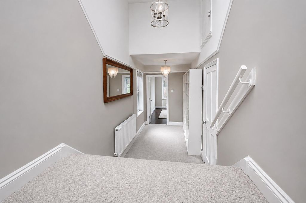 Property photo 2 of 14 Hallway