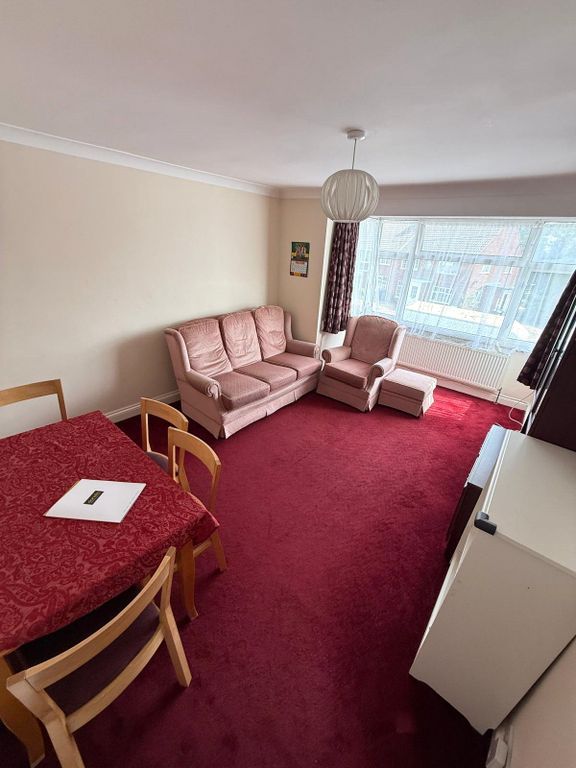Property photo 2 of 16 Picture No. 12