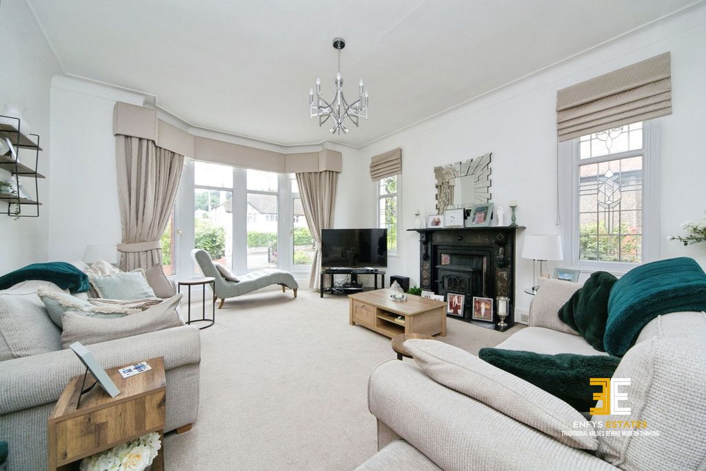 Property photo 2 of 34