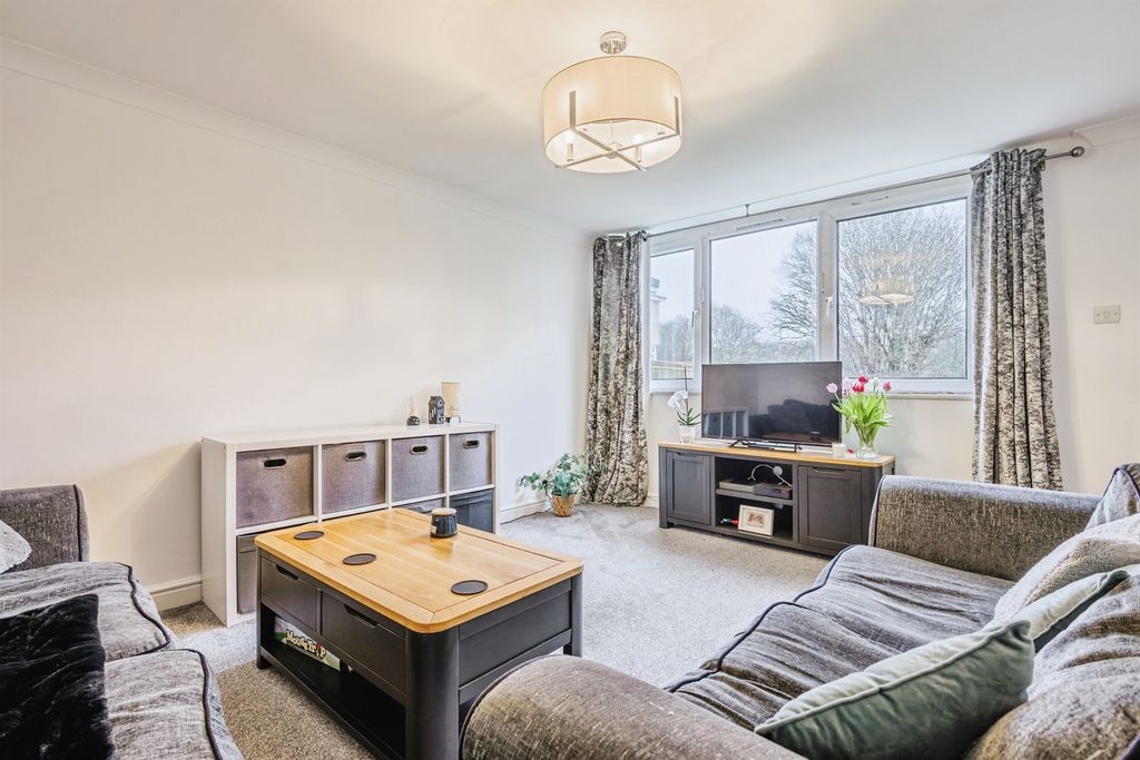 Property photo 2 of 20